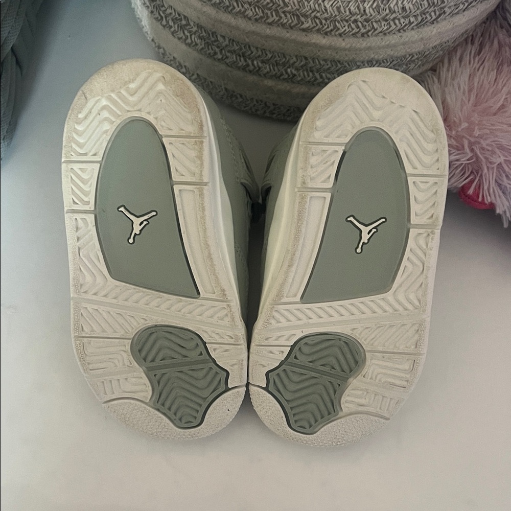 Toddler Jordan 4s - Picture 3 of 4